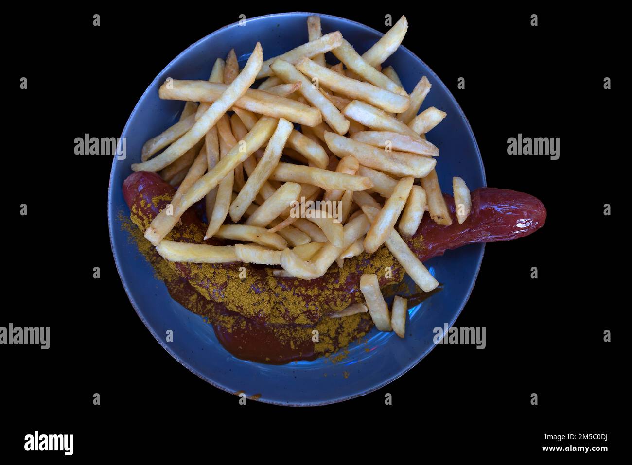 Currywurst avec des frites sur fond noir, Bavière, Deutschalmd Banque D'Images
