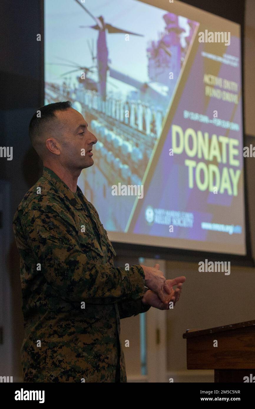 ÉTATS-UNIS Le sergent-major Christopher J. Adam, sergent-major de la base des Marines à Quantico, s'exprime au lancement du Fonds de la Marine and Marine corps relief Society (NMCRS) à la base des Marines à Quantico, en Virginie, le 28 février 2022. Le but du lancement de la campagne de financement est de sensibiliser les membres de la mission du SNMPC, de fournir une aide financière, éducative et autre aux membres des services de la Marine des États-Unis, aux membres de la famille admissibles et aux survivants dans le besoin. Banque D'Images