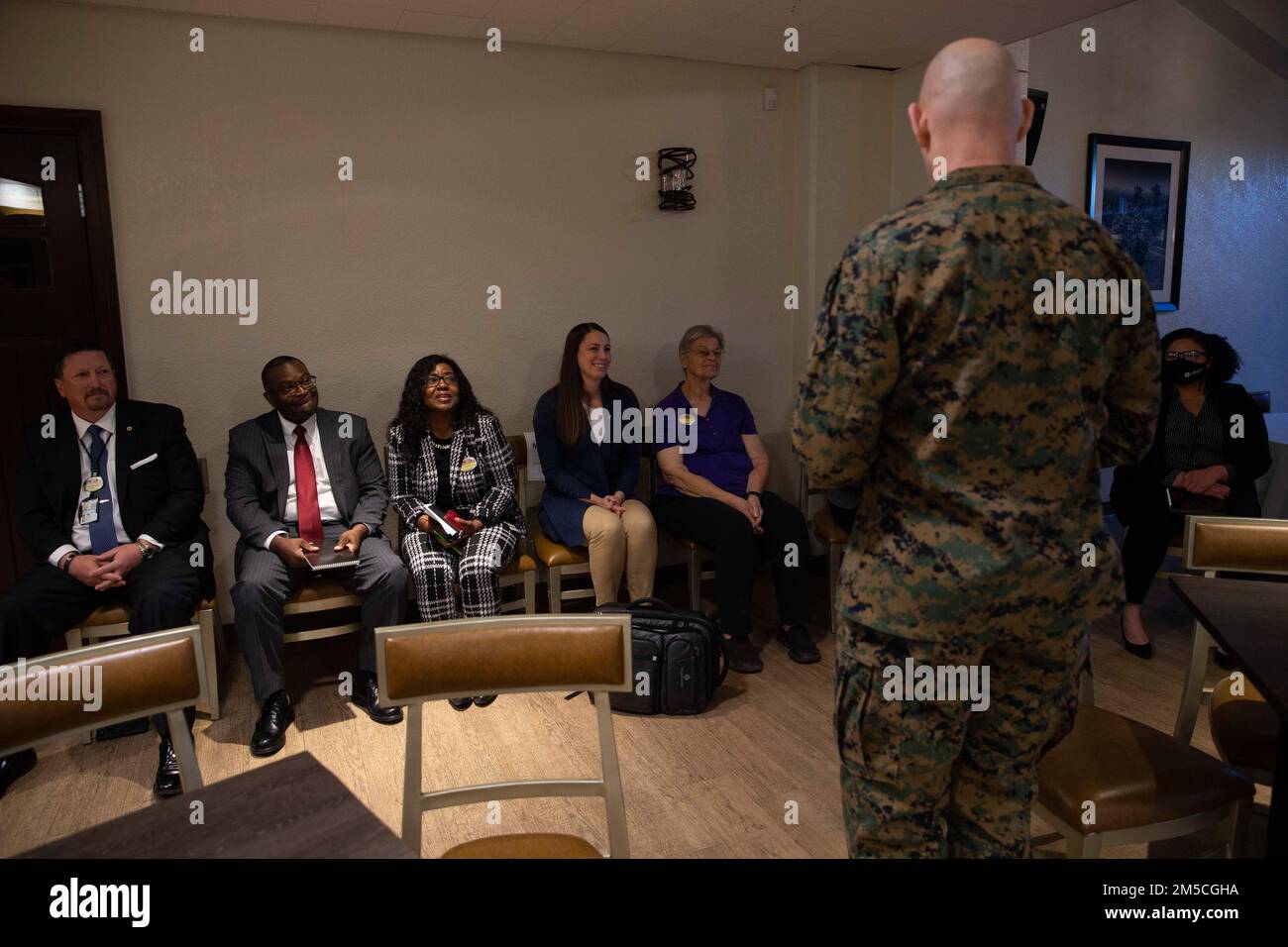 ÉTATS-UNIS Le sergent-major du corps maritime, le major Troy E. Black, en  19th, parle aux Marines et à leurs familles lors d'une réunion au Centre de  combat aérien du corps maritime, Twentynine