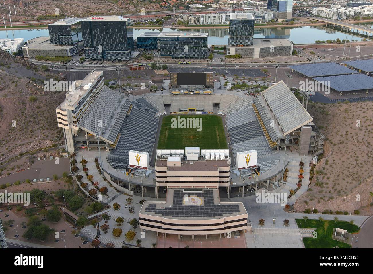 Une vue aérienne générale du stade Sun Devil, lundi 26 décembre 2022, à Tempe, Ariz. Le stade est le hone de l'équipe de football américain Arizona State Sun Devils. Banque D'Images