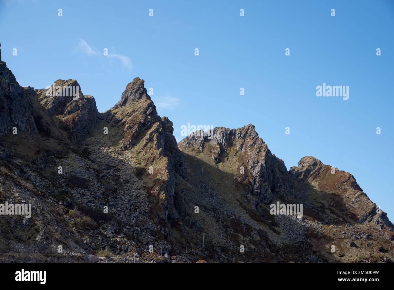 Andøya est une île Vesterålen couverte de tourbières et de toundra arctuc en son centre et de rochers le long de la côte. Banque D'Images