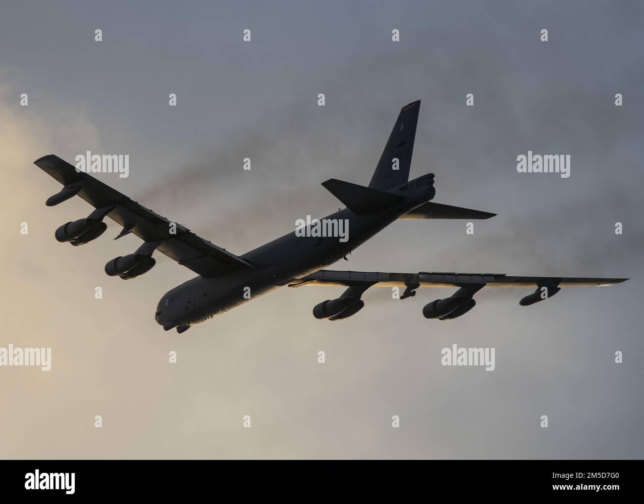 A ÉTATS-UNIS Force aérienne B-52H Stratosforteresse du 96th Expeditionary Bomb Squadron prend son envol pour une mission de la Force opérationnelle d'bombardier à la base aérienne d'Andersen, Guam, le 4 mars 2022. Les missions de bombardiers offrent l'occasion de former avec des alliés et des partenaires dans des opérations conjointes et de coalition. Banque D'Images