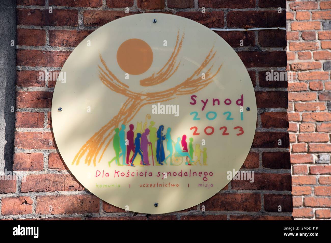 Synod 2021 2023 signe dans la Cocathédrale gothique Basilique de la très Sainte Trinité à Chelmza, Pologne © Wojciech Strozyk / Alamy stock photo Banque D'Images Synod 2021 2023 signe dans la Cocathédrale gothique Basilique de la très Sainte Trinité à Chelmza, Pologne © Wojciech Strozyk / Alamy stock photo Banque D'Images