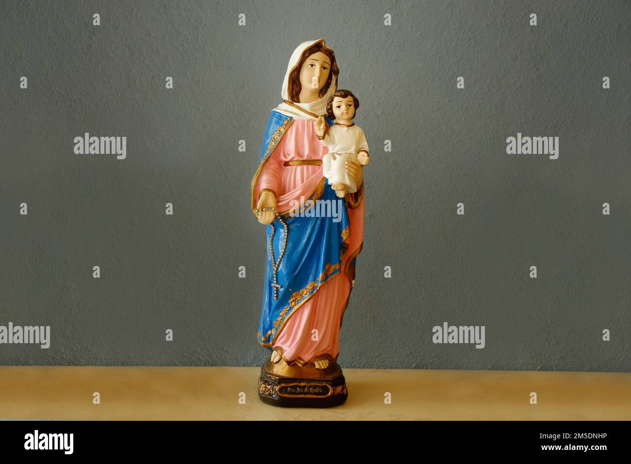 Statue de l'image de notre Dame de Rosaire avec le bébé Jésus - Nossa Senhora do Rosario Banque D'Images
