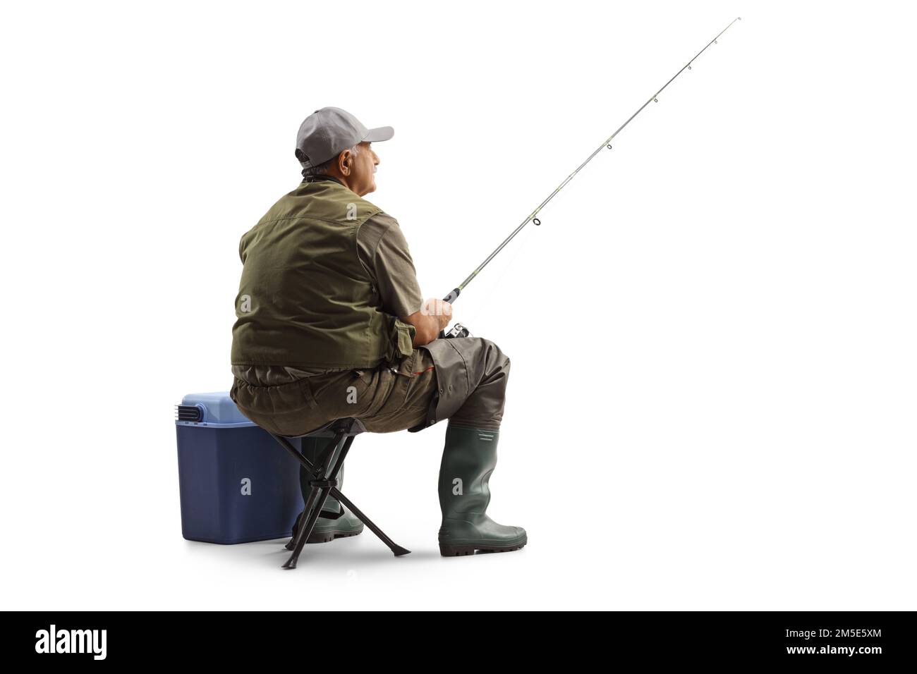 Pêcheur assis sur une chaise avec une canne à pêche isolé sur fond blanc  Photo Stock - Alamy