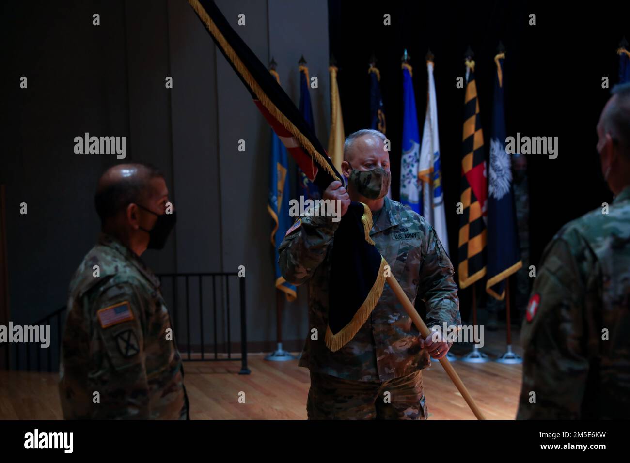 Le sergent de commandement Maj. Scott A. Hinton assume la responsabilité du Commandement de l'entraînement 84th au cours d'une cérémonie de changement de responsabilité tenue à 6 mars 2022, à fort KNOX, Kentucky. Banque D'Images