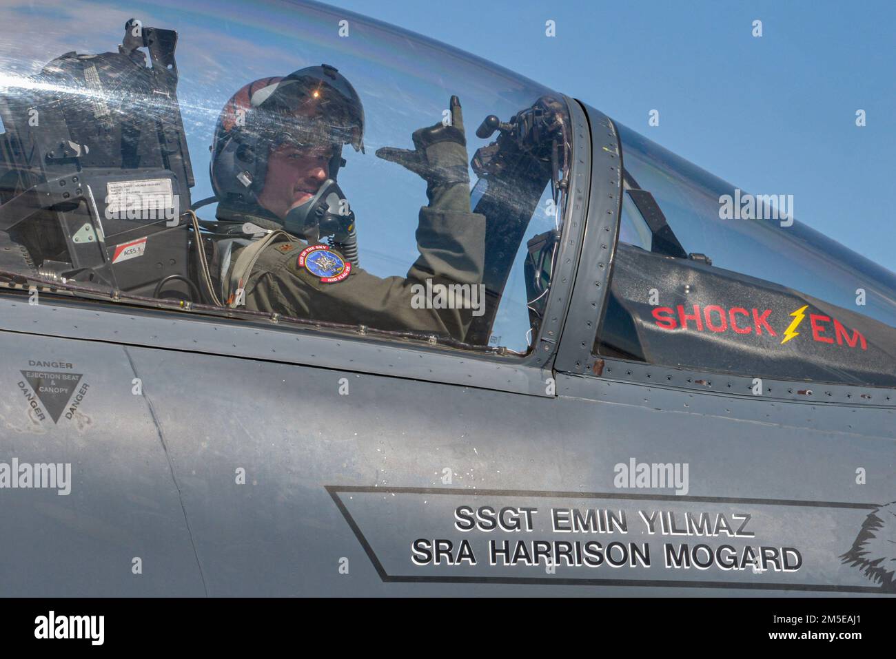 ÉTATS-UNIS Tyler “Rhino” Jennings, un pilote F-15E Strike Eagle affecté au 389th Fighter Squadron, base aérienne de Mountain Home, Idaho, taxis pour décollage dans le cadre du Red Flag-Nellis 22-2 sur la base aérienne de Nellis, Nevada, 7 mars 2022. Red Flag offre une formation de combat réaliste qui sauve des vies tout en augmentant l'efficacité du combat grâce à une grande variété de scénarios. Banque D'Images