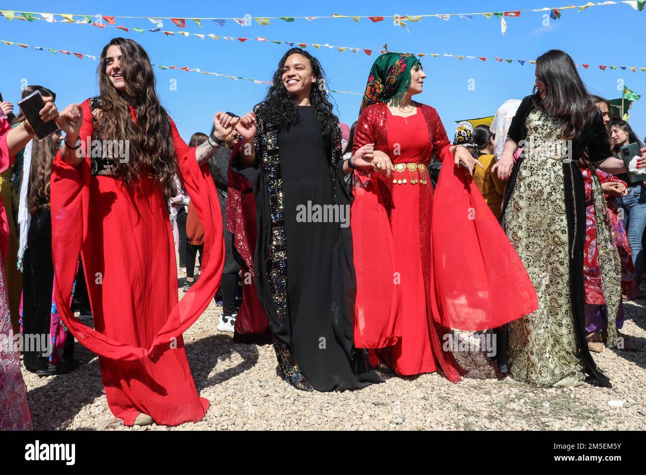 La communauté locale a organisé un Festival international de la Journée des femmes, invitant les membres de la Coalition à se joindre à la communauté du Nord-est de la Syrie, à 8 mars 2022. Groupe de travail mixte combiné - l'opération détermination inhérente continue de conseiller, d'aider et de permettre aux forces partenaires dans les zones désignées de la Syrie de fixer les conditions d'une sécurité à long terme. Banque D'Images