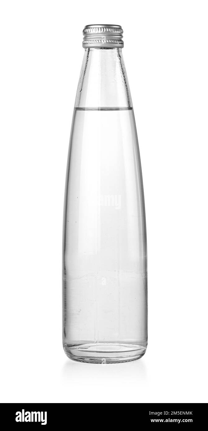bouteille d'eau en verre isolée sur fond blanc avec passe-cheveux Banque D'Images