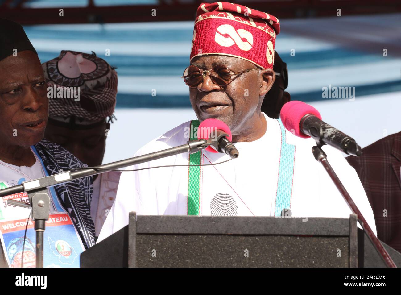 Asiwaju Bola Ahmed Tinubu, candidat à la présidence du Congrès All progressive (APC), qui est le parti au pouvoir au Nigeria, assiste à une campagne électorale avant les élections présidentielles de 2023 à Jos, dans l'État du plateau. Nigéria. Banque D'Images