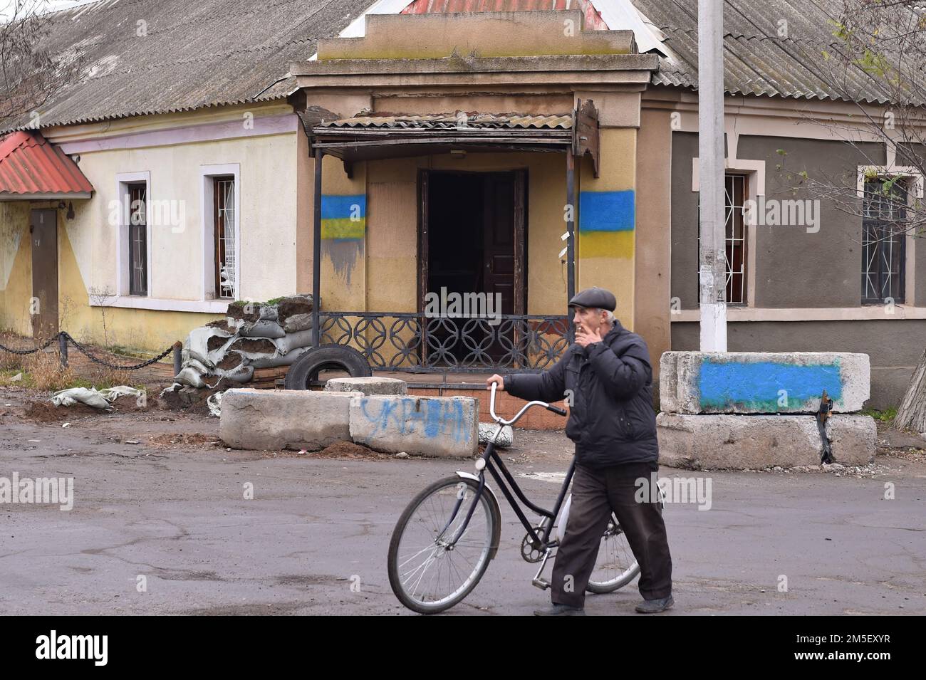 24 novembre 2022, Snihurivka, oblast de Mykolaiv, Ukraine : une petite ville de Snihurivka après la libération de l'occupation russe. Une ville stratégique clé, qui se trouve aux frontières des régions de Mykolaiv et de Kherson, avec des autoroutes et des chemins de fer, reliant Snihurivka à la capitale oblaste voisine Kherson. Banque D'Images