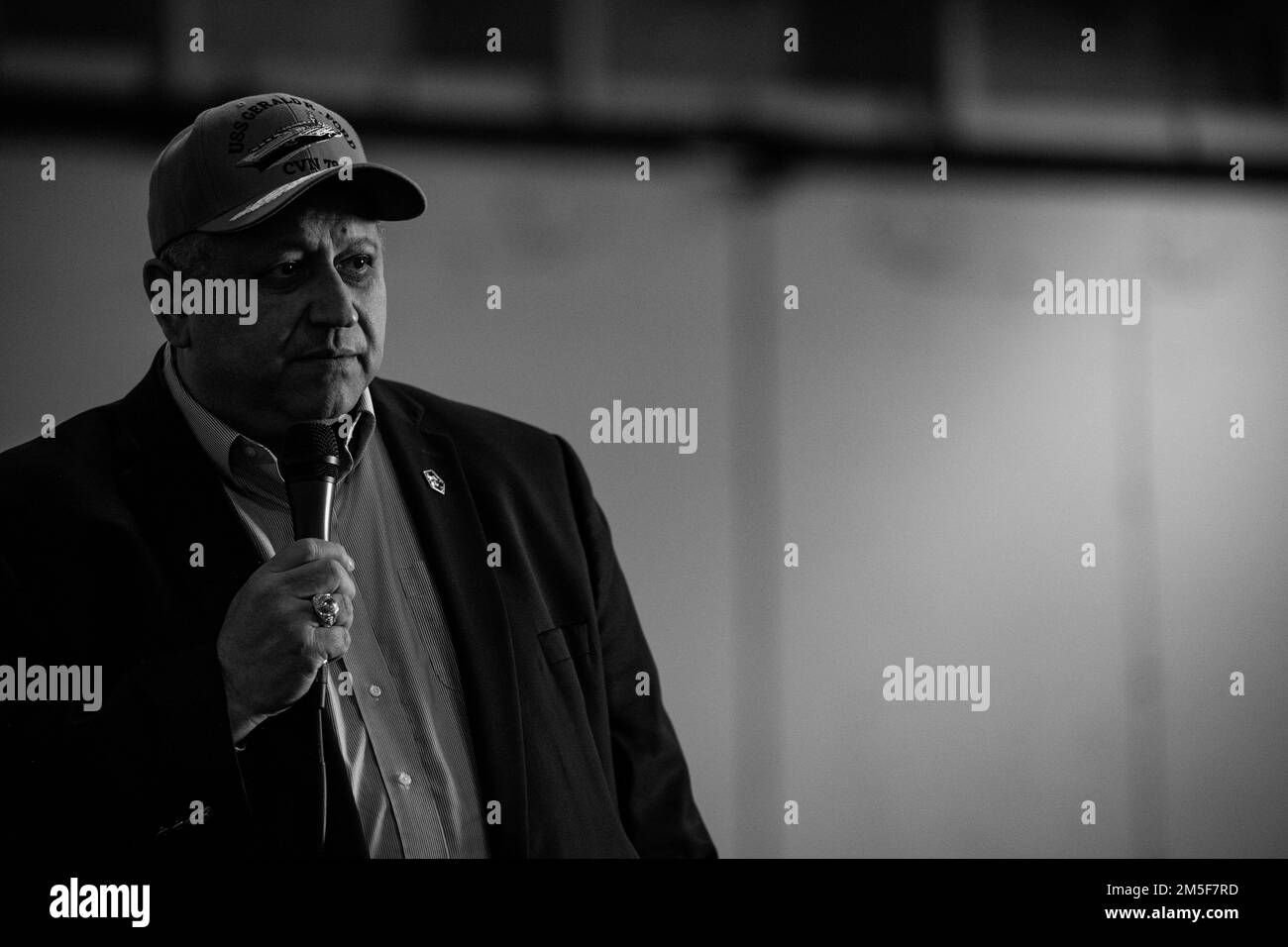 Porte avions uss gerald r ford Banque d'images noir et blanc - Alamy