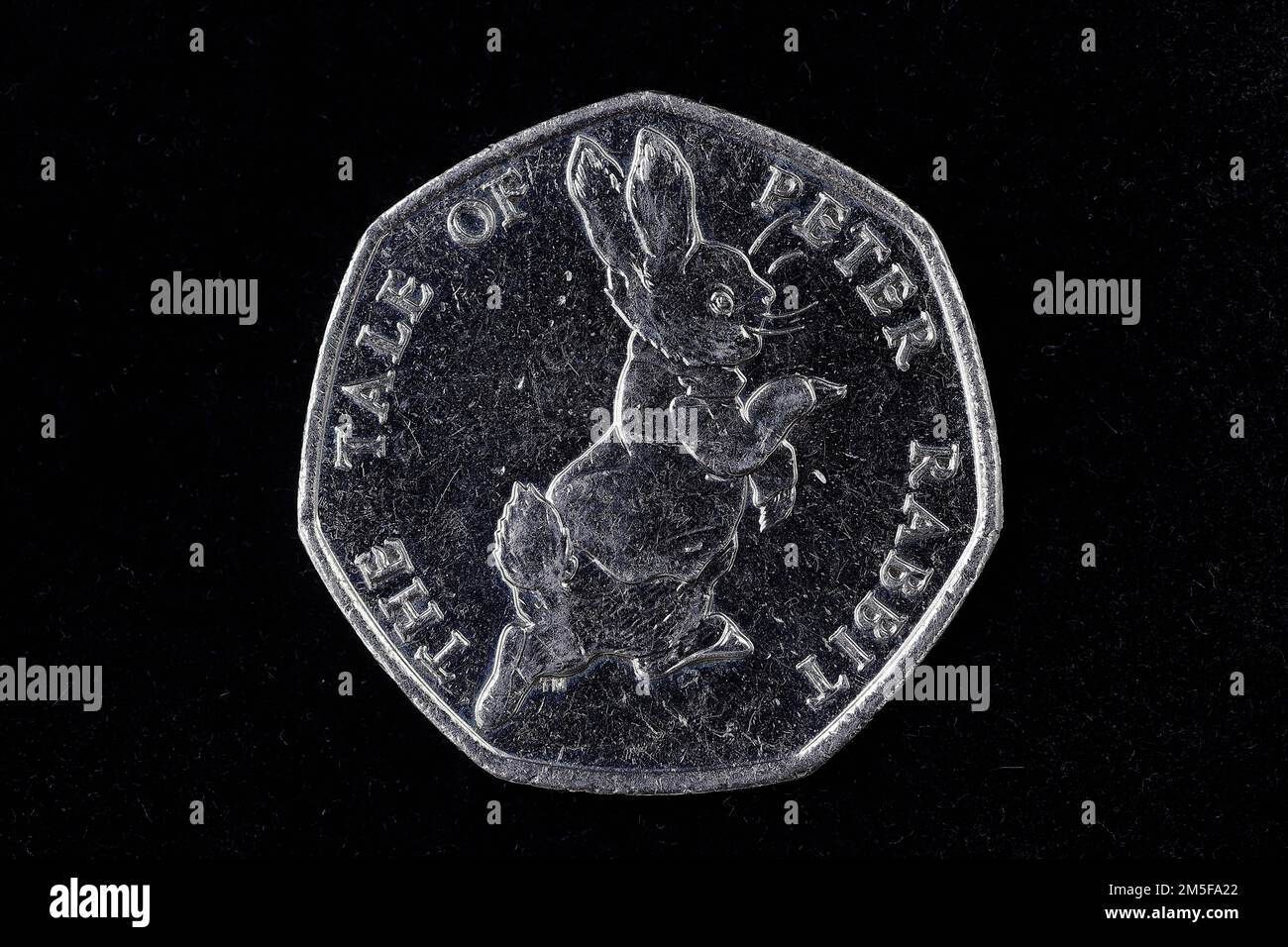 Reine Elizabeth II 50p: 2017 Peter Rabbit Banque D'Images