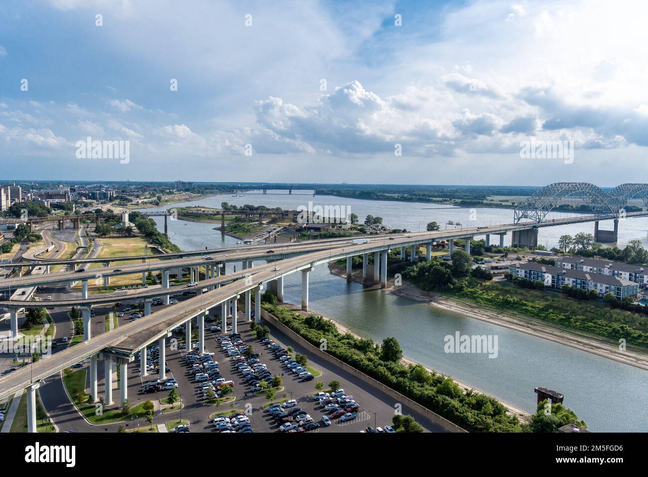 Fleuve Mississippi par une journée claire à Memphis, Tennessee Banque D'Images