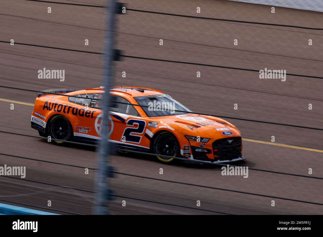 ÉTATS-UNIS Les Marines de tout l'état de l'Arizona montrent leur soutien à la Ruoff Mortgage 500 sur 14 mars 2022 au circuit de Phoenix à Avondale, Arizona. Le Ruoff Mortgage 500 est une course de stock-cars de la série NASCAR Cup qui se tient chaque année au circuit de Phoenix. Il s'agit de l'une des deux courses de la série Cup sur la piste. Banque D'Images