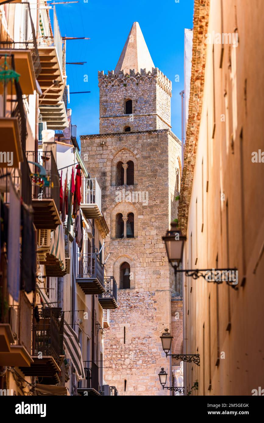 Cathédrale de Cefalù un des meilleurs bâtiments arabo-normands de l'île de Sicile, en Italie Banque D'Images