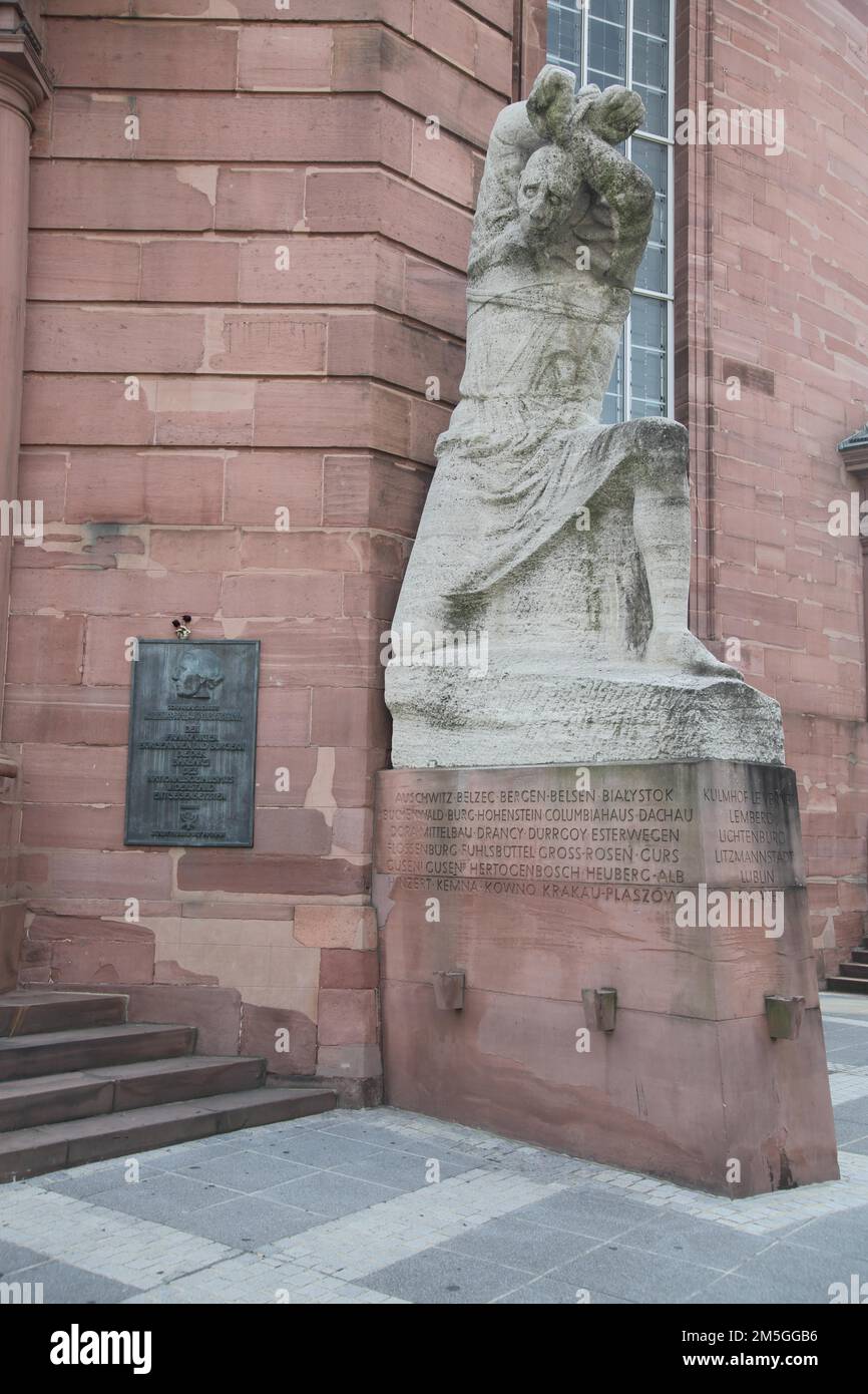 Monument avec sculpture aux victimes du camp national de concentration socialiste à la Paulskirche, Francfort-sur-le-main, Altstadt, Hesse, Allemagne Banque D'Images