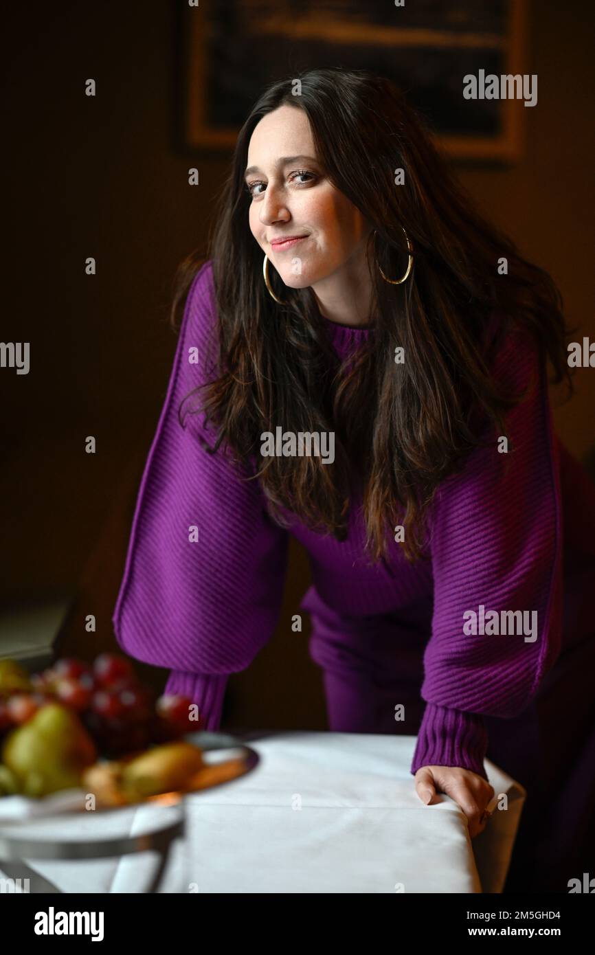 L'actrice Mariana Trevino, qui joue Marisol dans Un homme appelé Otto, photographié à Stockholm, Suède, 14 décembre 2022. Photo: Anders Wiklund / TT / code 10040 Banque D'Images