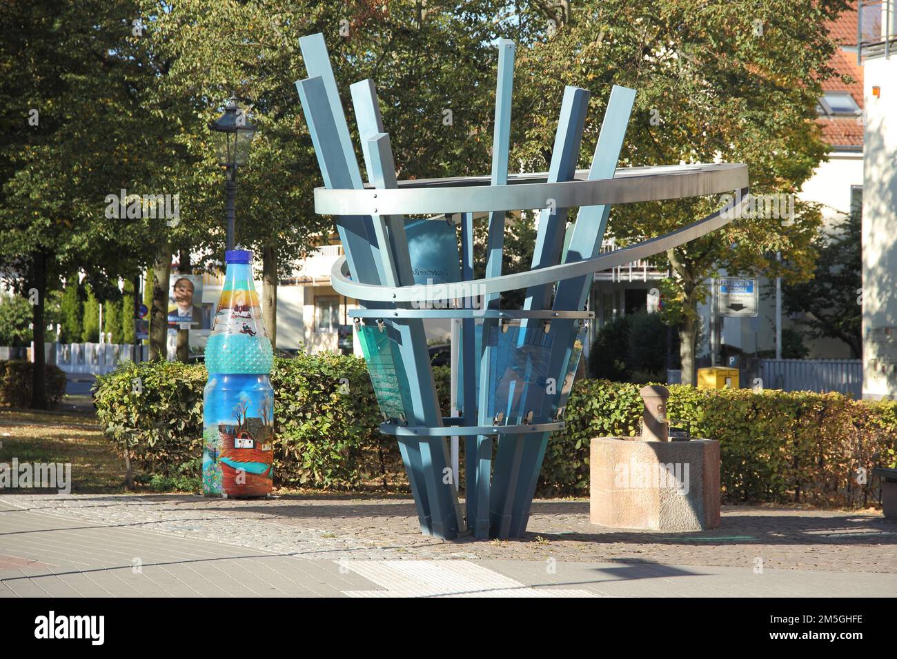 Hassia Mineralquelle avec bouteille d'eau pétillante, eau minérale à Bad Vilbel, Hesse, Allemagne Banque D'Images