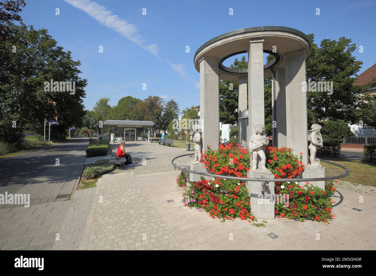 Parc thermal avec fontaine et source minérale à Bad Vilbel, Hesse, Allemagne Banque D'Images