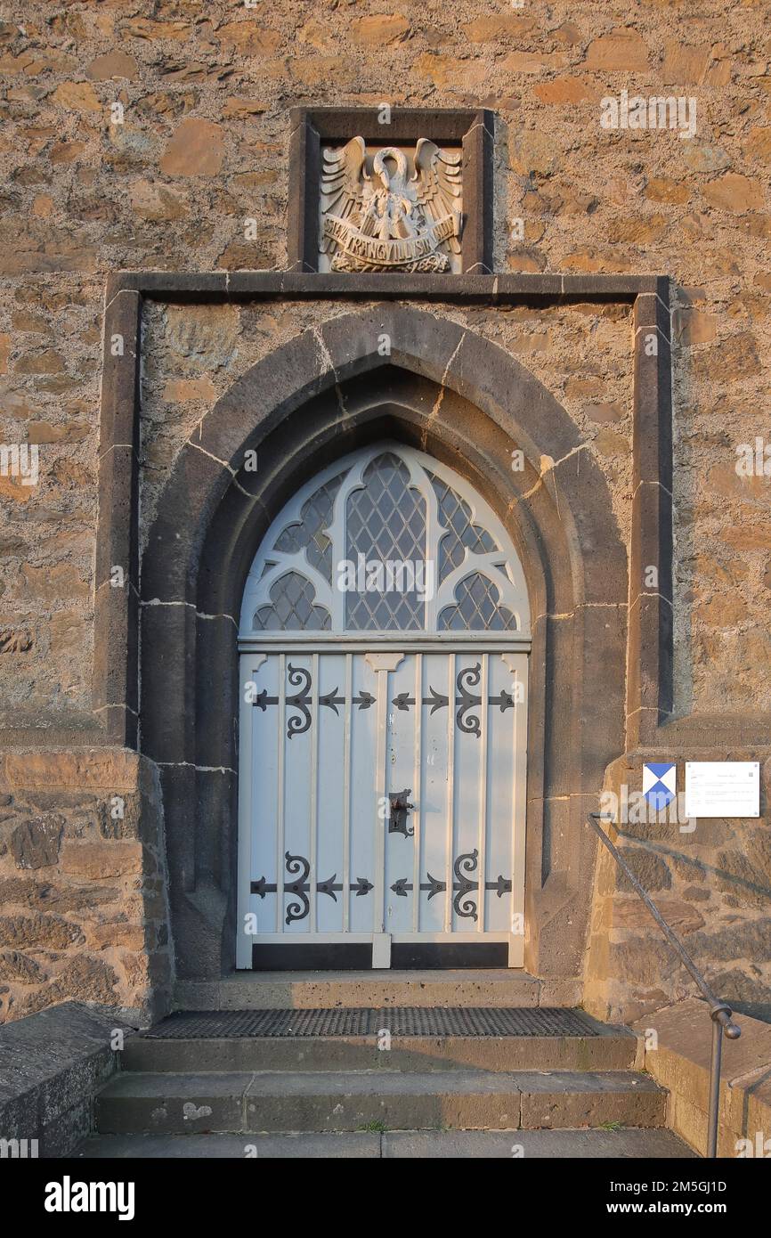 Porte aux armoiries du monument Wilhelmsturm construit en 1895, Schlossberg, Dillenburg, Hesse, Allemagne Banque D'Images