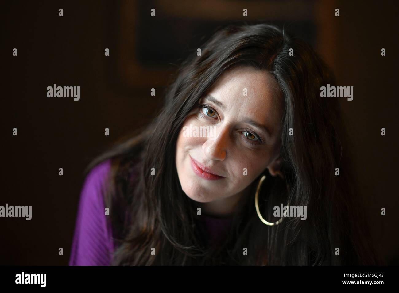 L'actrice Mariana Trevino, qui joue Marisol dans Un homme appelé Otto, photographié à Stockholm, Suède, 14 décembre 2022. Photo: Anders Wiklund / TT / code 10040 Banque D'Images