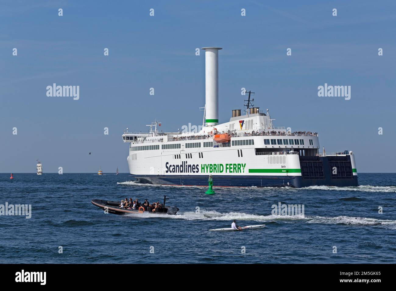 Ferry hybride Scandilines, Mer Baltique, Hanse Sail, Warnemuende, Rostock, Mecklenburg-Vorpommern, Allemagne Banque D'Images