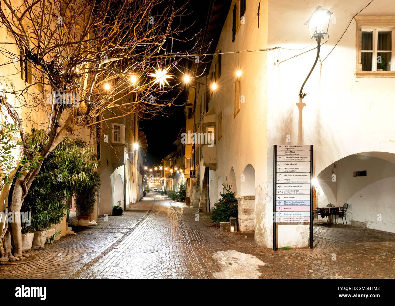 Egna dans le Tyrol du Sud (Neumarkt): La célèbre vieille ville pendant la fête de Noël, province de Bolzano, Trentin-Haut-Adige - Italie du Nord, Europe- Banque D'Images