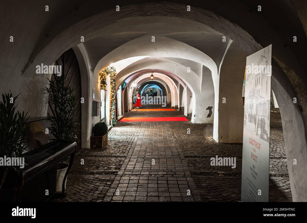 Egna dans le Tyrol du Sud (Neumarkt): La célèbre vieille ville pendant la fête de Noël, province de Bolzano, Trentin-Haut-Adige - Italie du Nord, Europe- Banque D'Images