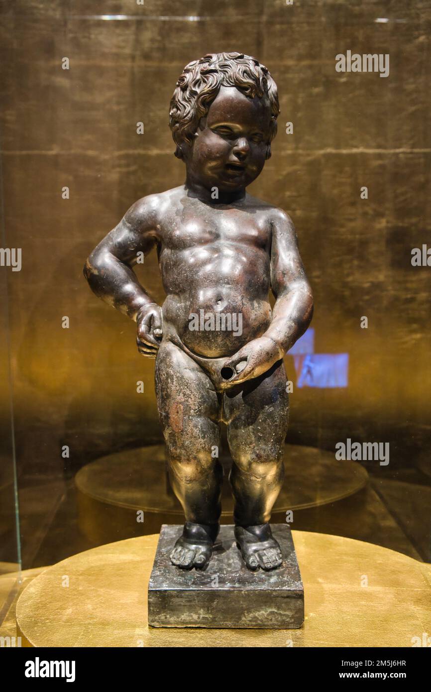 Version restaurée de la statue originale du Manneken Pis à l'intérieur du musée de la ville de Bruxelles Banque D'Images