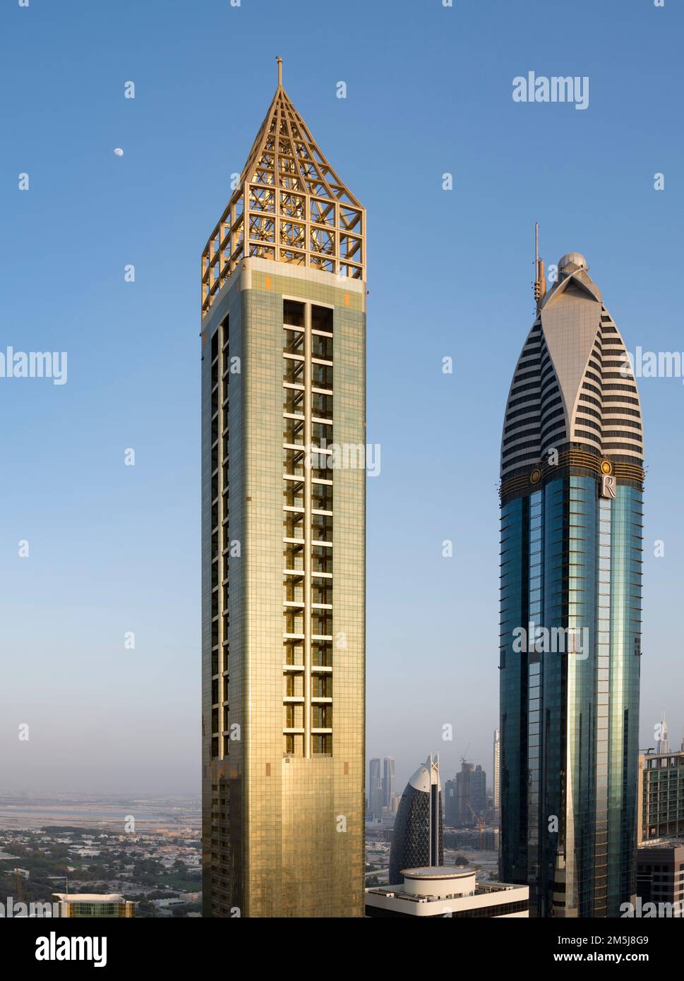 Hôtel Gevora avec la lune, Dubaï, Émirats Arabes Unis Banque D'Images