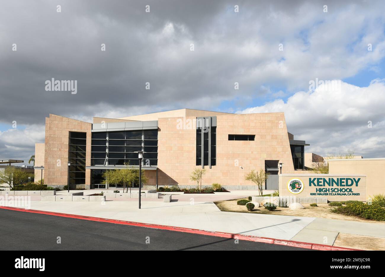 LA PALMA, CALIFORNIE - 28 DEC 2022: Kennedy High School, une école publique, quatre ans de lycée et International baccalauréat (IB) World School Banque D'Images