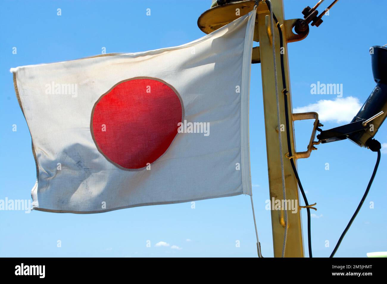 Drapeau japonais à l'arrière du bateau de visite Banque D'Images