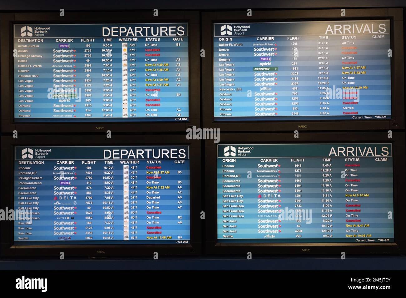 Surveillance des arrivées et des départs avec des vols ponctuels, retardés et annulés pour Southwest, Avelo, Frontier, Delta, Spirit et Qatar Airlines à l'aéroport Hollywood Burbank, lundi 26 décembre 2022, à Burbank, Etalonnage Banque D'Images