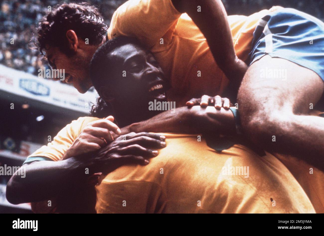 Mexico, Mexiko. 29th décembre 2022. PELE est décédé à l'âge de 82 ans après une longue maladie. ARCHIVE PHOTO: Coupe du monde de football 1970 au Mexique Mexique, finale Brésil - Italie 4:1, jubilation des joueurs brésiliens PELE (à gauche) et Roberto RIVELINO, 21.06.1970. ? Credit: dpa/Alay Live News Banque D'Images