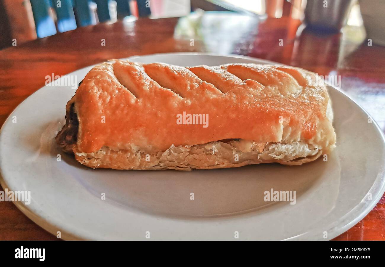 Plats mexicains typiques Tortas Tacos Empanadas rollos et tamales à El Cafecito à Zicatela Puerto Escondido Oaxaca Mexique. Banque D'Images