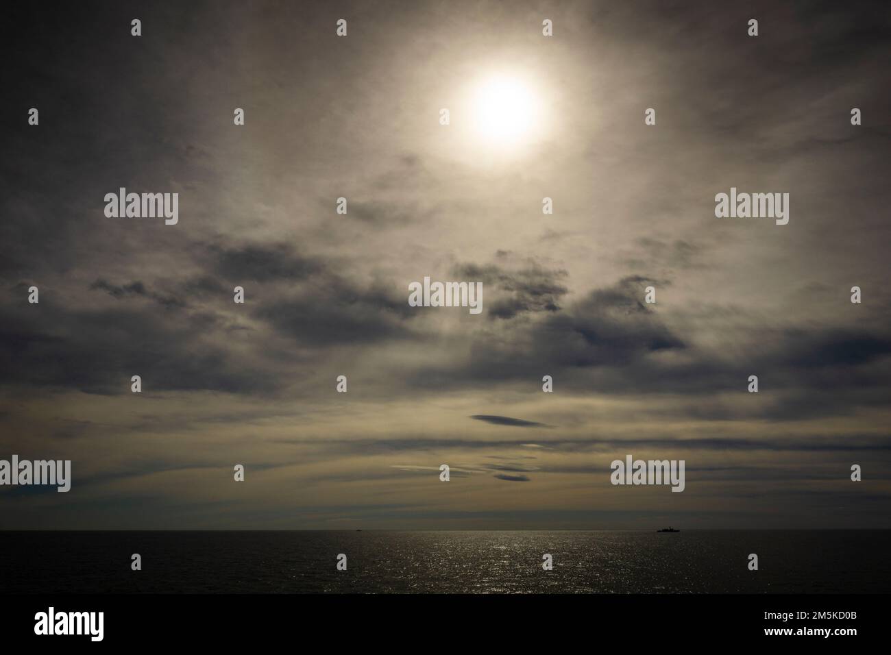 Nuages inquiétants dans le ciel du nord. Banque D'Images