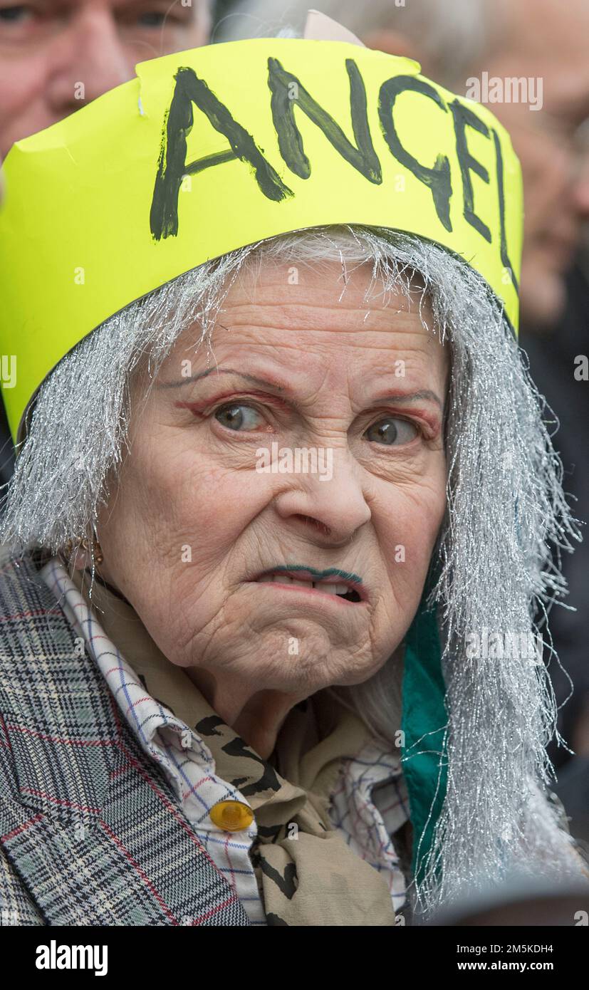 Image de la dernière créatrice de mode britannique et activiste Dame Vivienne Westwood lors de l'extradition de Don't Julian Assange march et du rassemblement de protestation dans le centre de Londres le 22nd février 2020. Banque D'Images