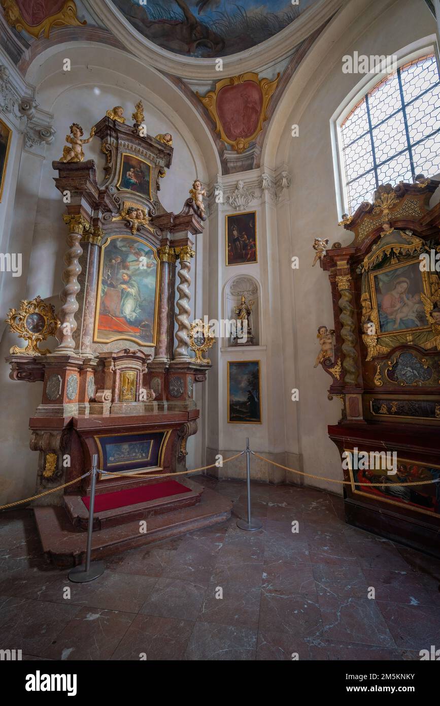 Chapelle Saint-Laurent John de Nepomuk à St. L'intérieur de la basilique George au château de Prague - Prague, République tchèque Banque D'Images