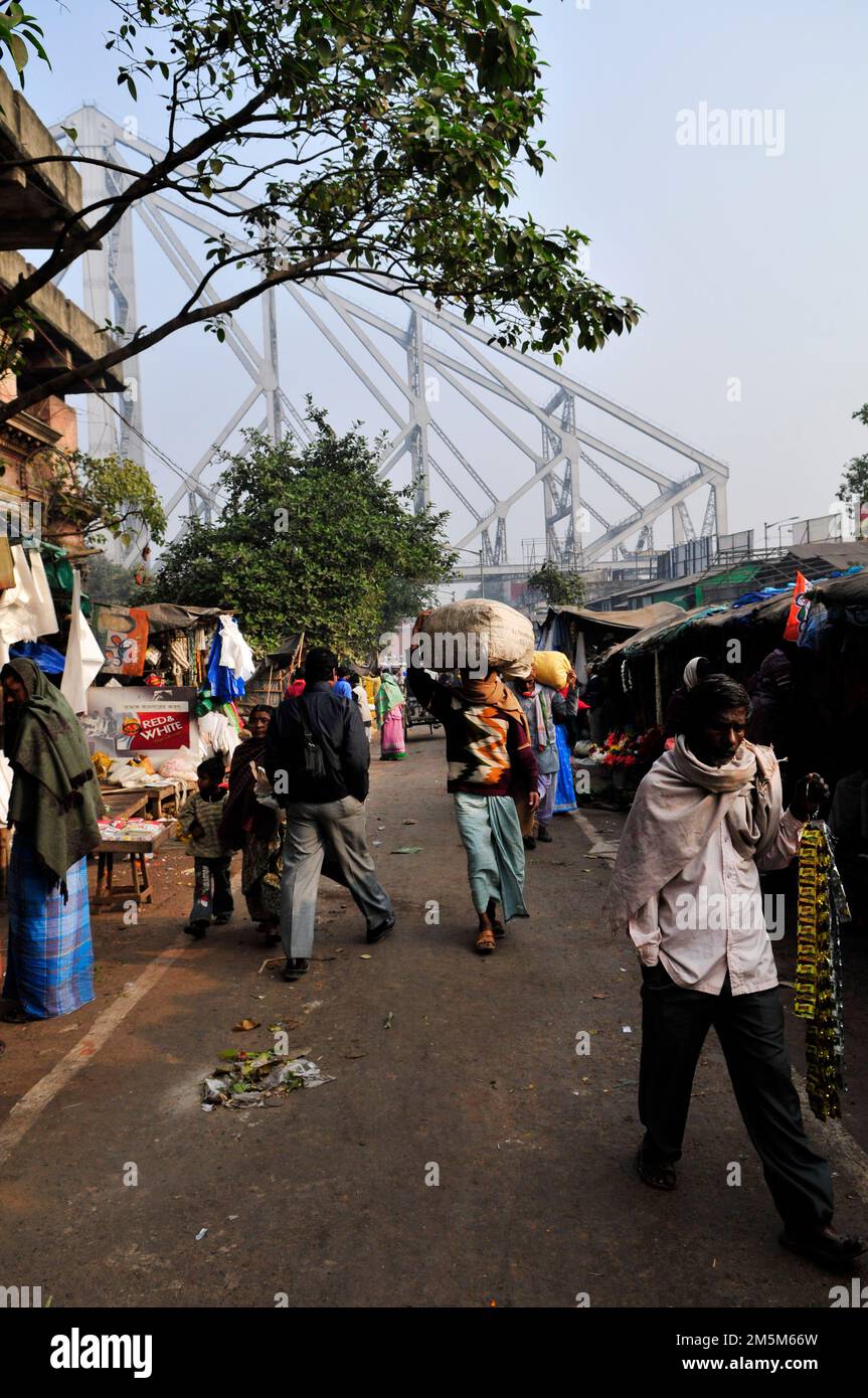 Mallick Ghat est l'un des plus grands marchés de fleurs en Asie. Scènes tôt le matin au marché de Kolkata, Bengale-Occidental, Inde. Banque D'Images