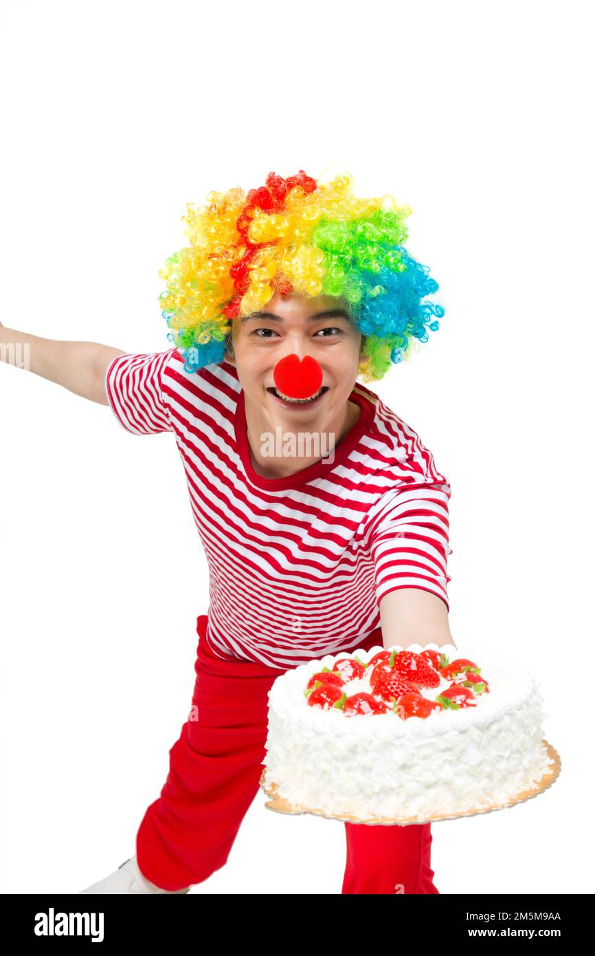 Verser le clown amusant heureux, avec le gâteau Banque D'Images