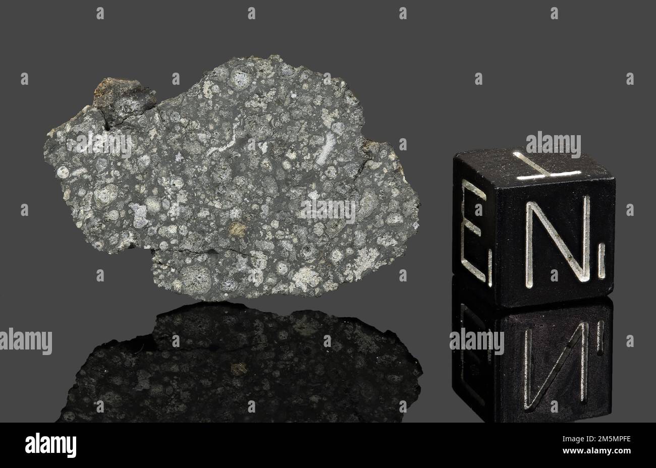 ALLENDE - Automne 8 février 1969, Chihuahua, Mexique. Chondrite carbonée CV3. Masse totale de 2 tonnes. Banque D'Images ALLENDE - Automne 8 février 1969, Chihuahua, Mexique. Chondrite carbonée CV3. Masse totale de 2 tonnes. Banque D'Images