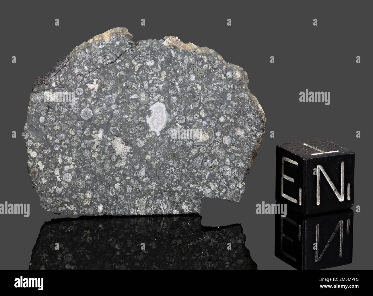 ALLENDE - Automne 8 février 1969, Chihuahua, Mexique. Chondrite carbonée CV3. Masse totale de 2 tonnes. Banque D'Images ALLENDE - Automne 8 février 1969, Chihuahua, Mexique. Chondrite carbonée CV3. Masse totale de 2 tonnes. Banque D'Images