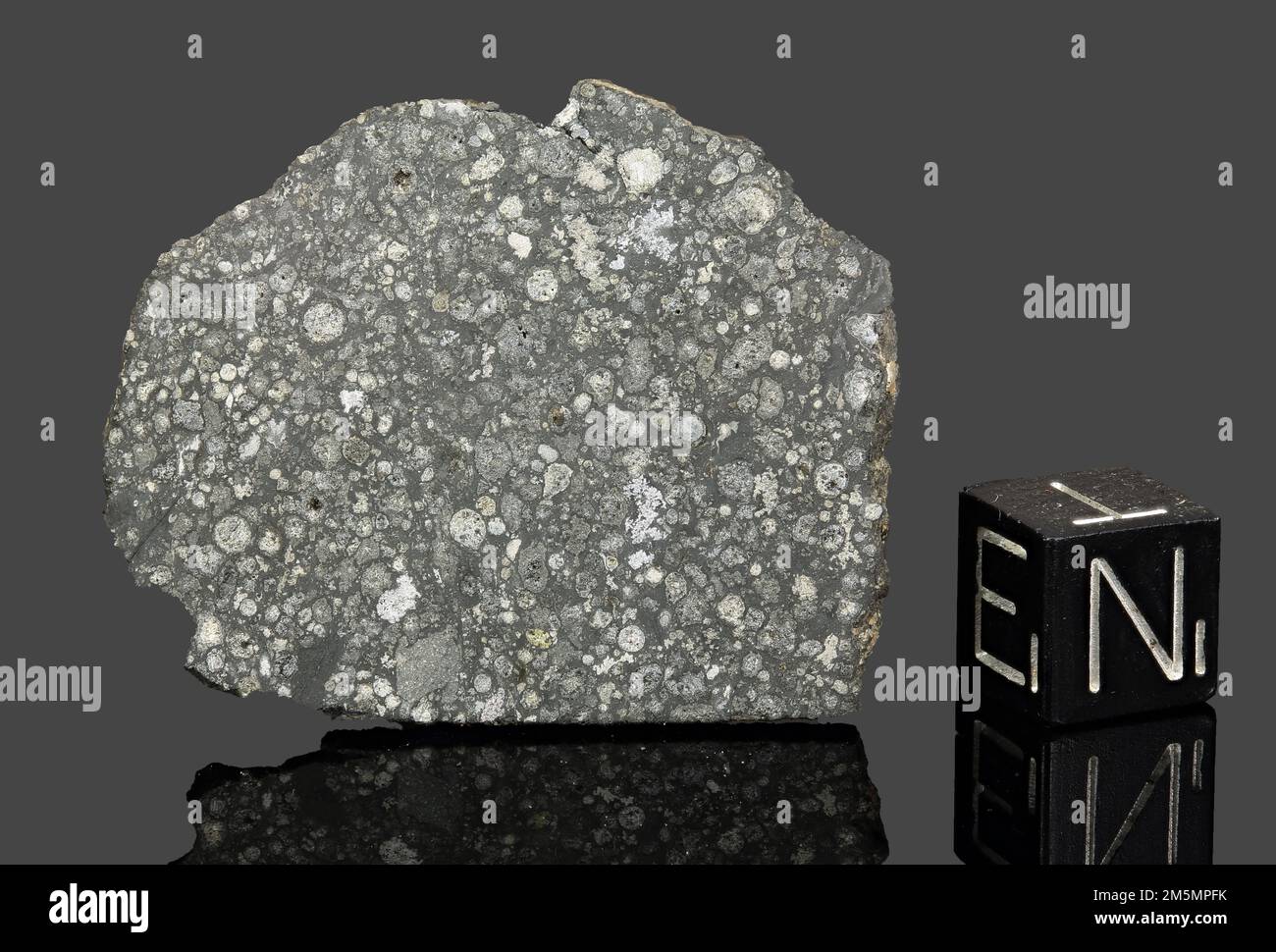 ALLENDE - Automne 8 février 1969, Chihuahua, Mexique. Chondrite carbonée CV3. Masse totale de 2 tonnes. Banque D'Images ALLENDE - Automne 8 février 1969, Chihuahua, Mexique. Chondrite carbonée CV3. Masse totale de 2 tonnes. Banque D'Images
