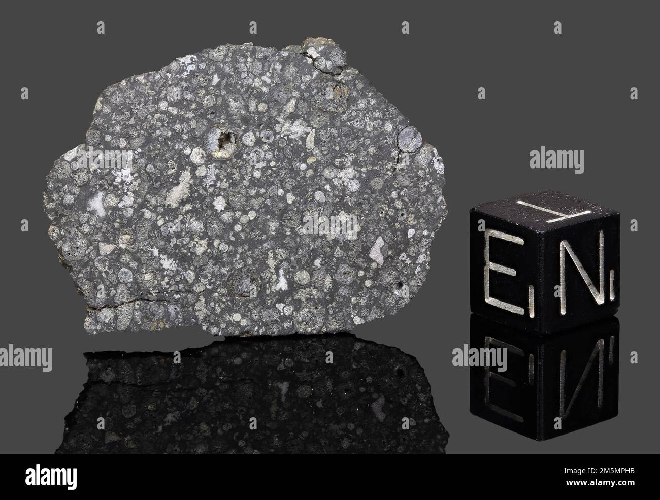 ALLENDE - Automne 8 février 1969, Chihuahua, Mexique. Chondrite carbonée CV3. Masse totale de 2 tonnes. Banque D'Images ALLENDE - Automne 8 février 1969, Chihuahua, Mexique. Chondrite carbonée CV3. Masse totale de 2 tonnes. Banque D'Images