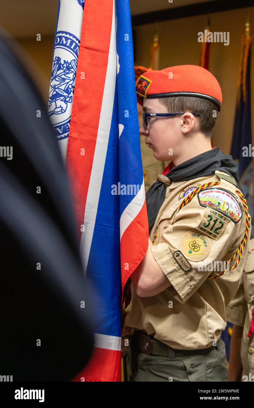 La direction locale présente des conférenciers et s'adresse aux anciens combattants à l'American Lion Post 28, à Green River, en WyO., en 26 mars 2022. Banque D'Images La direction locale présente des conférenciers et s'adresse aux anciens combattants à l'American Lion Post 28, à Green River, en WyO., en 26 mars 2022. Banque D'Images