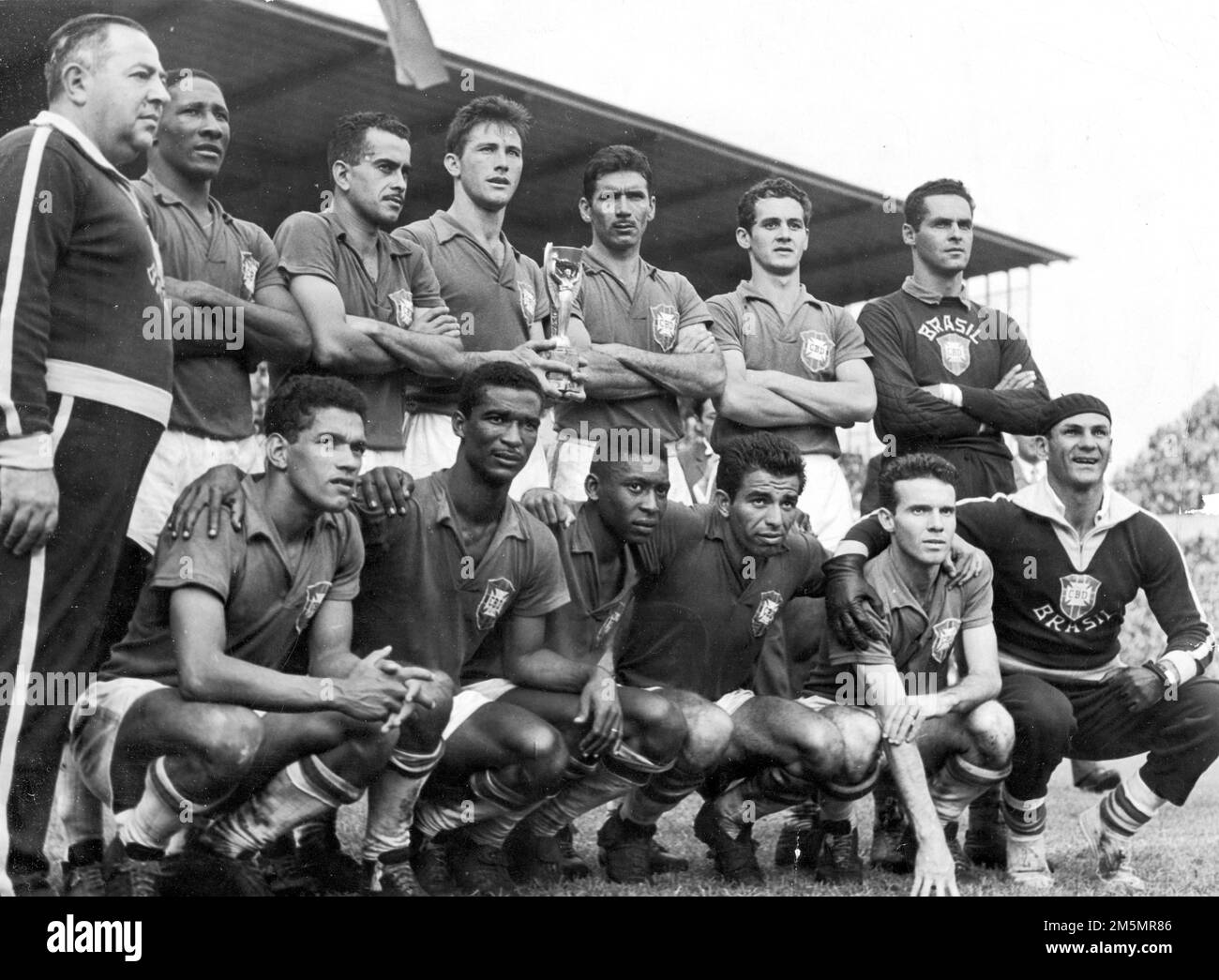 L'équipe brésilienne à la coupe du monde de la FIFA 1958 à Stockholm, Suède, juin 1958. Rangée supérieure en partant de la gauche : Vicente Feola (directeur), Djalma Santos, Zito, Bellini (capitaine d'équipe), Nilton Santos, Orlando et Gylmar. Rangée du bas à partir de la gauche: Garrincha, Didi, Pelé, Vava, Zagallo et Paulo Amaral (entraîneur).photo: Roland Andersson / TT / code 3001 Banque D'Images