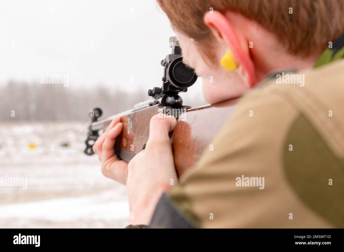 Des jeunes soldats norvégiens, participant à l'échange norvégien au Camp Ripley, ont terminé un 30 mars 2022 de biathlon en 5K. La course fait partie d'une compétition plus vaste connue sous le nom de programme de North Star Stakes et comprend d'autres compétitions telles que BEST Bay, terrain de leadership réaction course, qualification de pistolet M17, qualification de fusil de carabine M4, Et la navigation terrestre, où les trois équipes gagnent des points pour gagner la meilleure équipe de jeunes lors de l'échange norvégien annuel 49th. (Photo de la Garde nationale du Minnesota par le Sgt Mahsima Alkamooneh) Banque D'Images