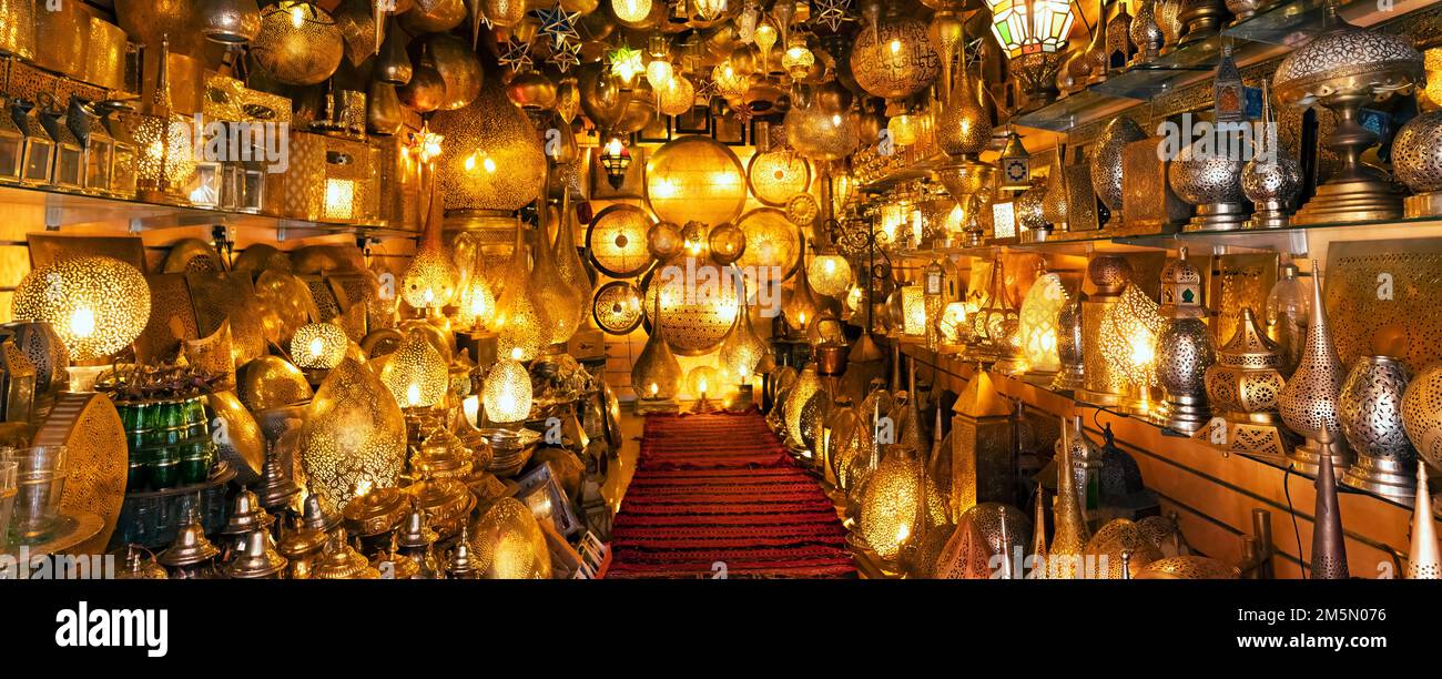 Magasin d'éclairage dans un marché de marrakech, Maroc Banque D'Images