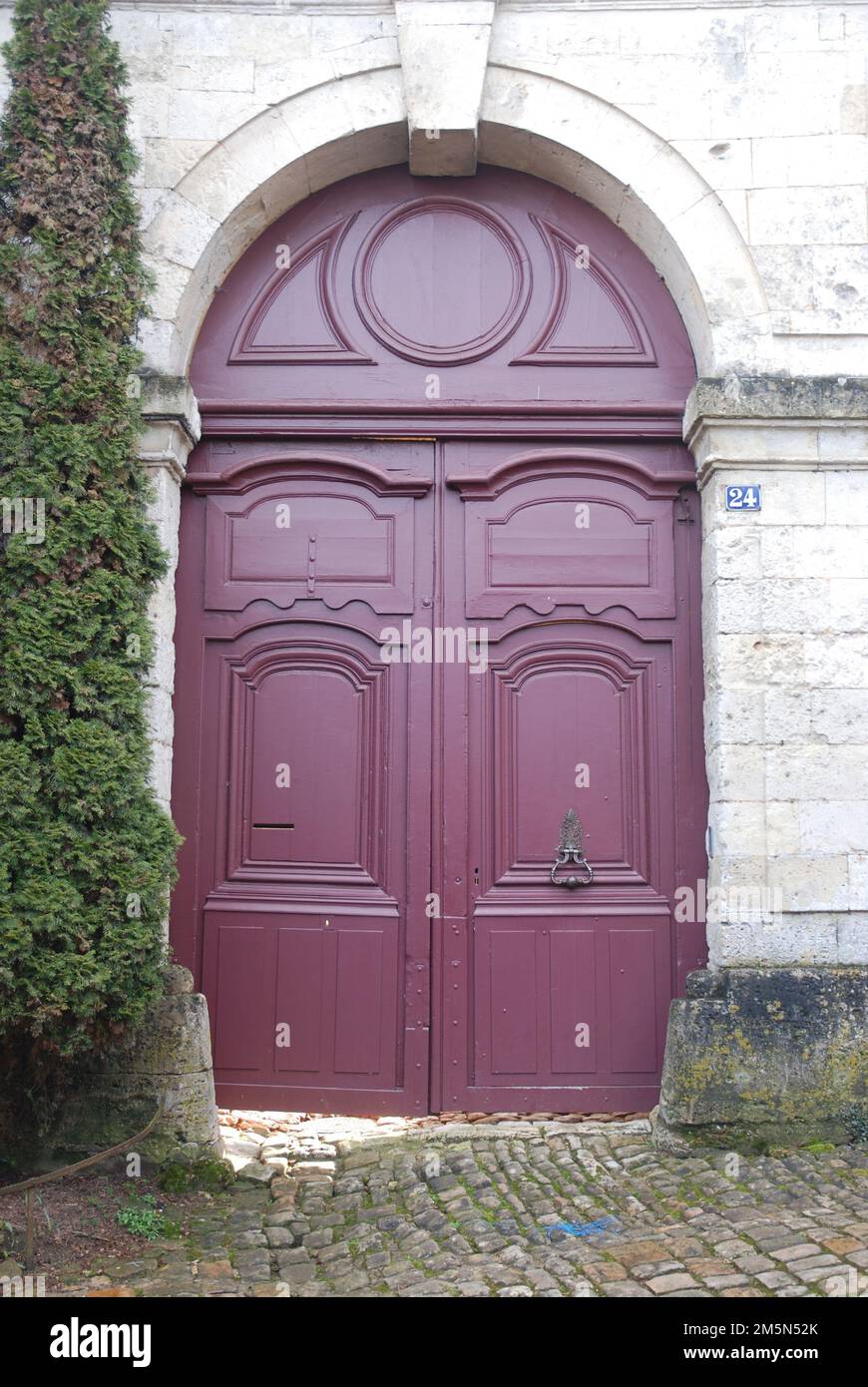 Anciennes portes en bois historiques, portes en Europe Banque D'Images